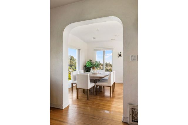 3756 Clayton Avenue W, Los Angeles, CA 90027