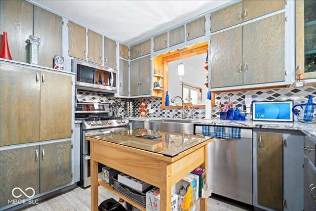 703 N Peterman Road, Greenwood, IN 46142