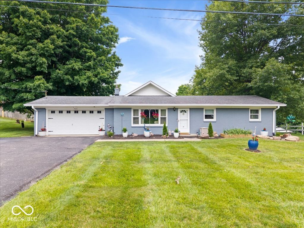 703 N Peterman Road, Greenwood, IN 46142