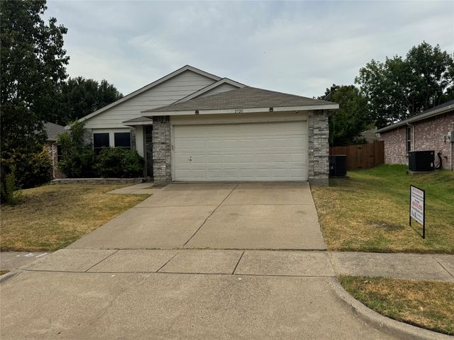 2720 Cedar Crest Drive, Little Elm, TX 75068