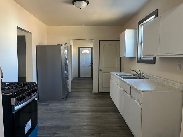 1027 S Chicago Avenue, Freeport, IL 61032