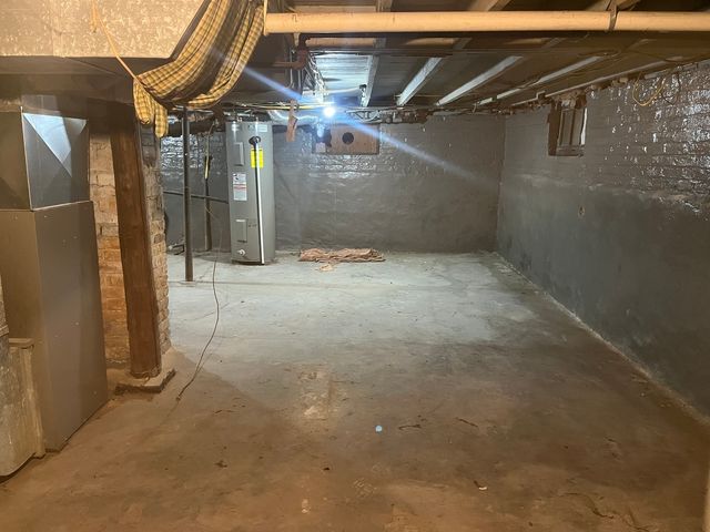 1027 S Chicago Avenue, Freeport, IL 61032