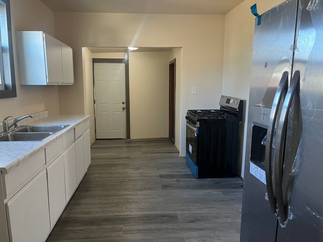 1027 S Chicago Avenue, Freeport, IL 61032