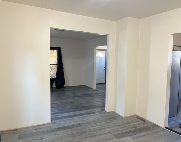 1027 S Chicago Avenue, Freeport, IL 61032