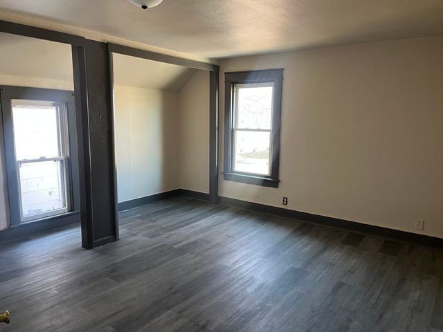 1027 S Chicago Avenue, Freeport, IL 61032