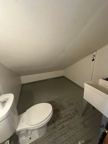 1 Eames Ave, Worcester, MA 01603
