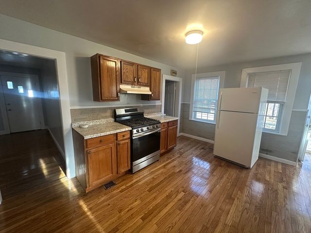 1 Eames Ave, Worcester, MA 01603