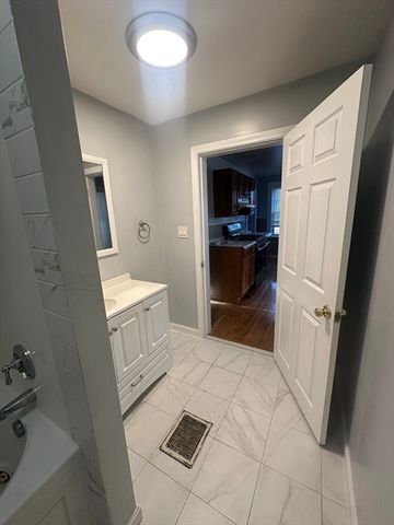 1 Eames Ave, Worcester, MA 01603