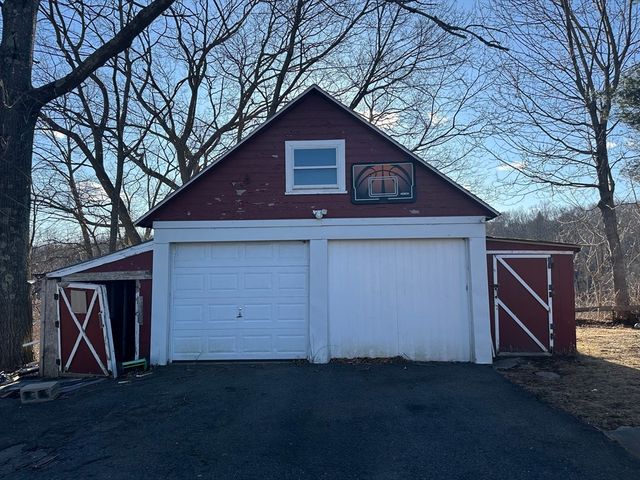 1 Eames Ave, Worcester, MA 01603