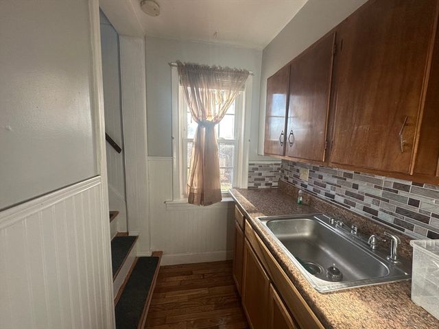1 Eames Ave, Worcester, MA 01603