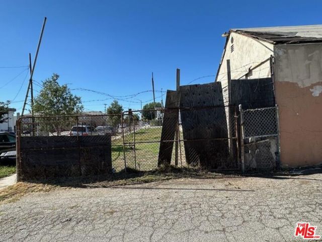 5974 West Boulevard, Los Angeles, CA 90043