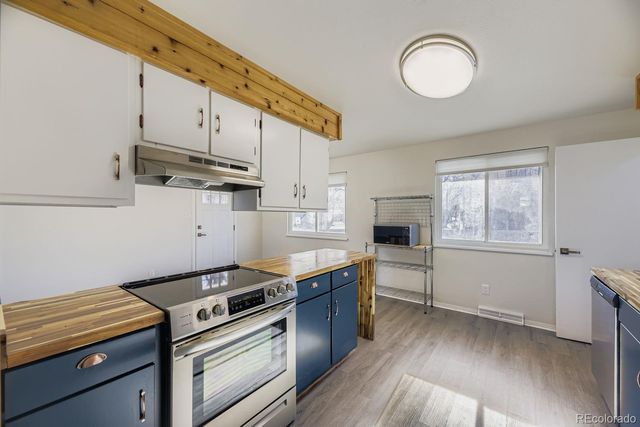 952 S Garland Way, Lakewood, CO 80226