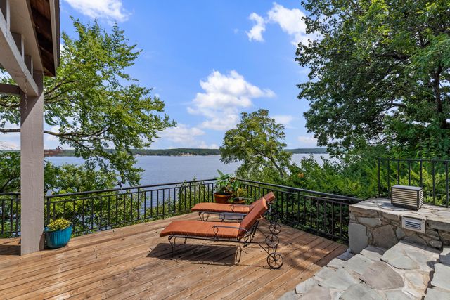 33872 S Coves Drive, Afton, OK 74331