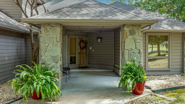 33872 S Coves Drive, Afton, OK 74331