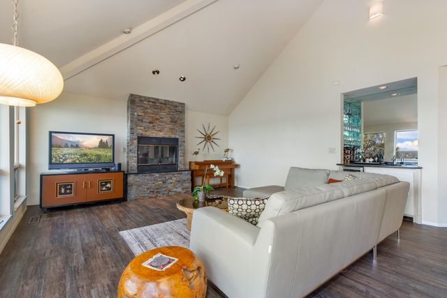 33872 S Coves Drive, Afton, OK 74331