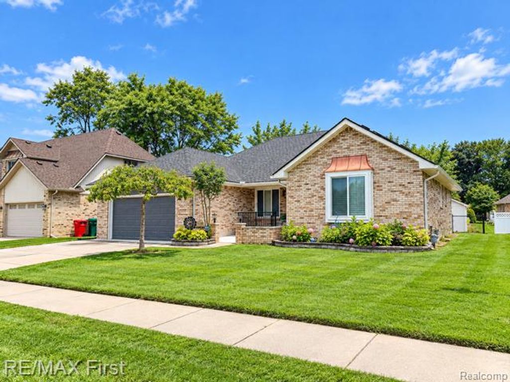 46210 Jackson Drive, Macomb, MI 48044