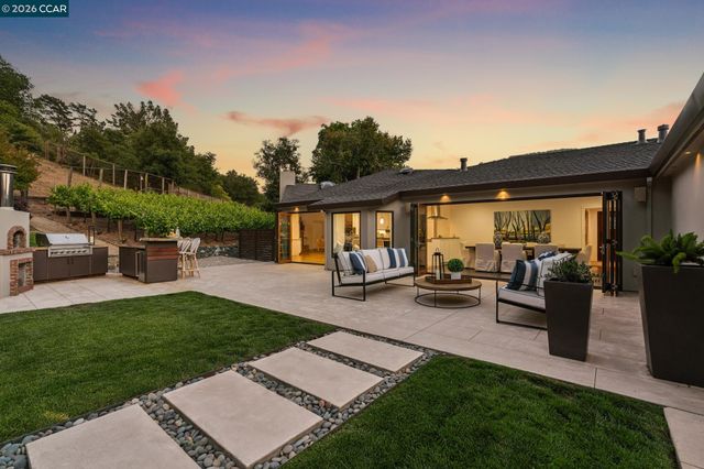 1409 Rimer Dr, Moraga, CA 94556