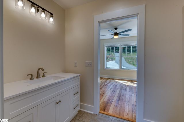 401 Long View Ridge Lane, Seneca, SC 29672