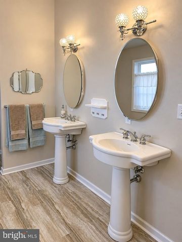 20 BURNS RD, Spring Grove, PA 17362