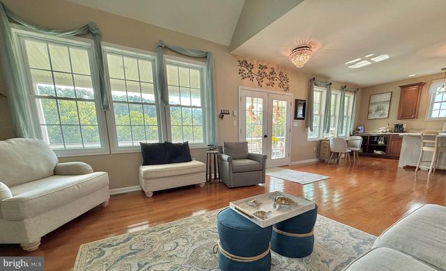 20 BURNS RD, Spring Grove, PA 17362