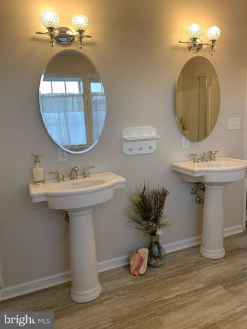 20 BURNS RD, Spring Grove, PA 17362
