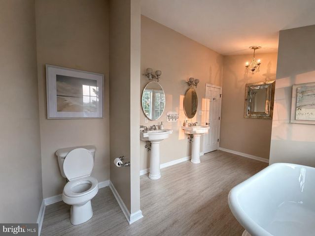 20 BURNS RD, Spring Grove, PA 17362