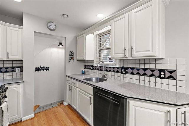 1908 Cambridge Road, Berkley, MI 48072