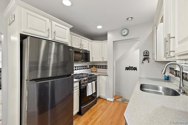 1908 Cambridge Road, Berkley, MI 48072