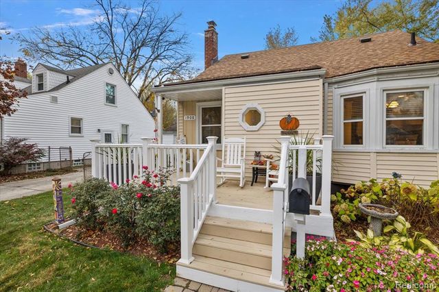 1908 Cambridge Road, Berkley, MI 48072