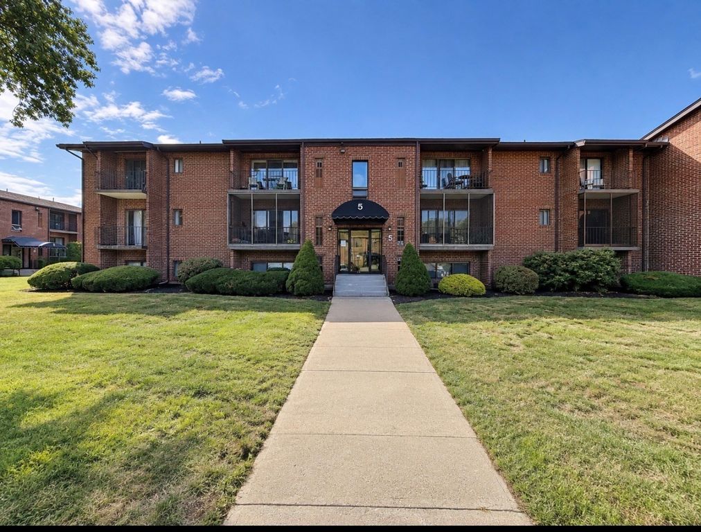 221 Oak Street 5-21, Brockton, MA 02301