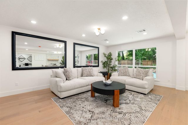 30 Willowherb Court, The Woodlands, TX 77380