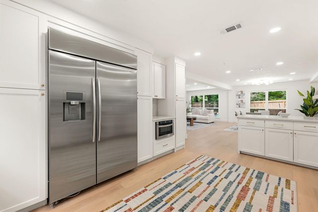 30 Willowherb Court, The Woodlands, TX 77380