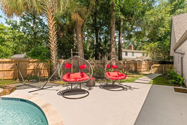 30 Willowherb Court, The Woodlands, TX 77380