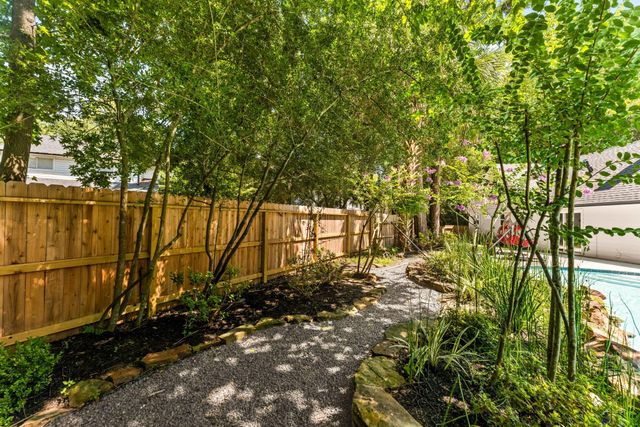 30 Willowherb Court, The Woodlands, TX 77380