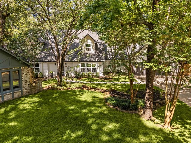 30 Willowherb Court, The Woodlands, TX 77380