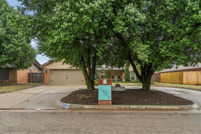 3904 Regatta Road, Yukon, OK 73099