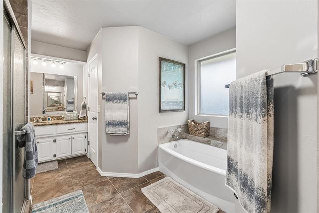 3904 Regatta Road, Yukon, OK 73099