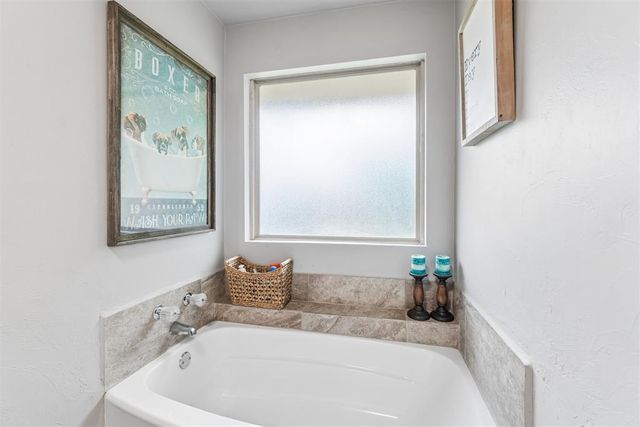 3904 Regatta Road, Yukon, OK 73099