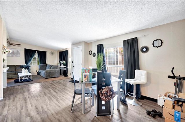 3239 W Vassar Avenue, Fresno, CA 93722