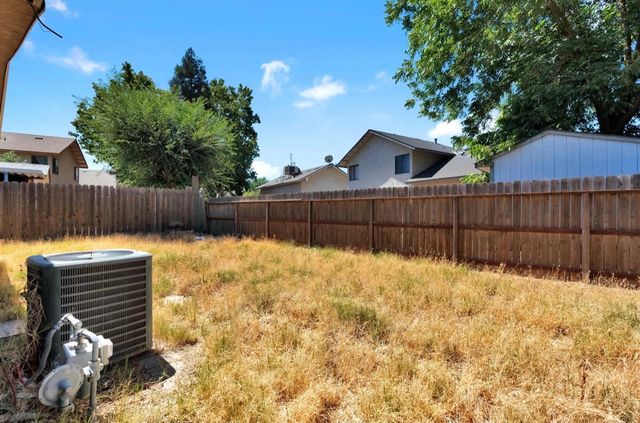 3239 W Vassar Avenue, Fresno, CA 93722