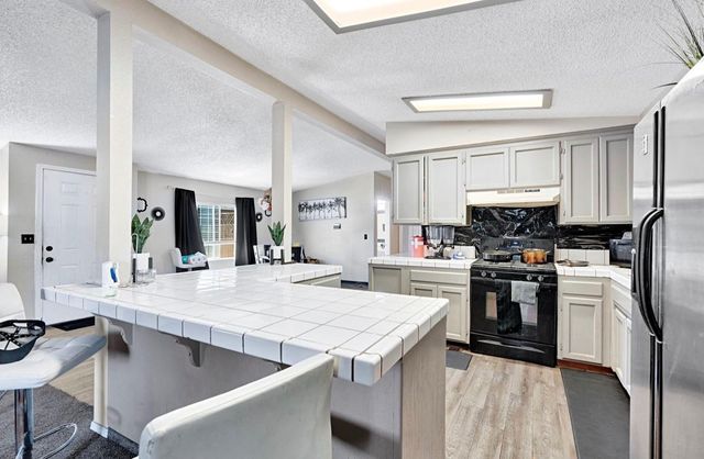 3239 W Vassar Avenue, Fresno, CA 93722