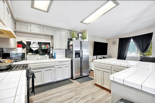 3239 W Vassar Avenue, Fresno, CA 93722