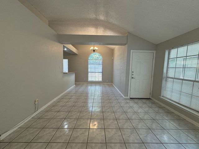 6511 Devine Drive, Arlington, TX 76001