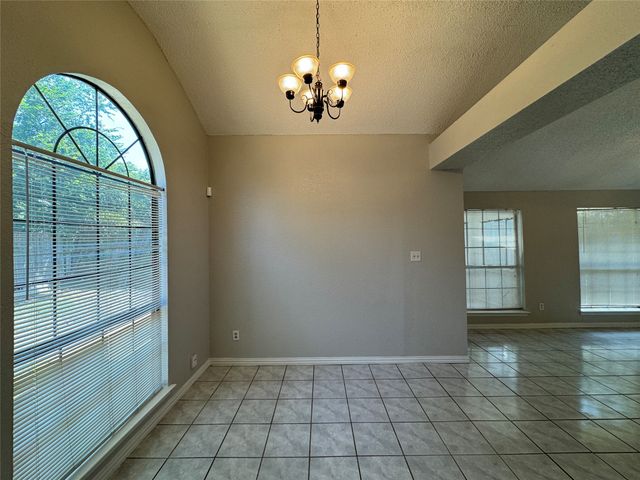 6511 Devine Drive, Arlington, TX 76001