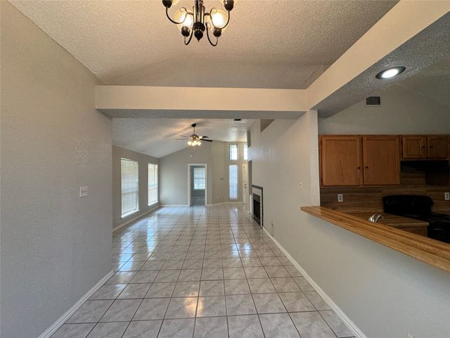 6511 Devine Drive, Arlington, TX 76001