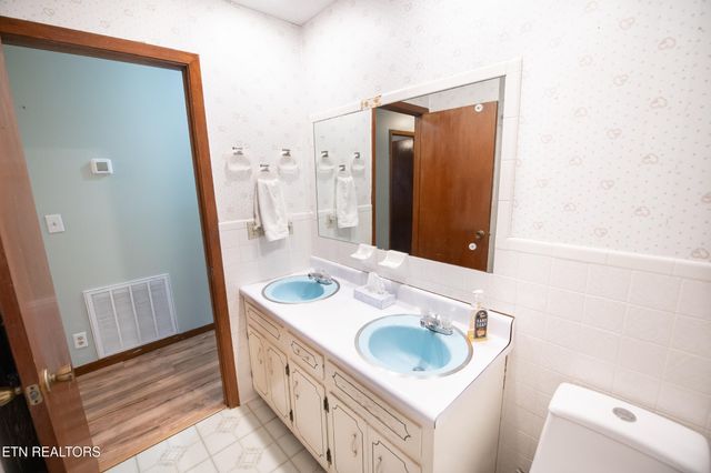 131 Helms Drive, Madisonville, TN 37354