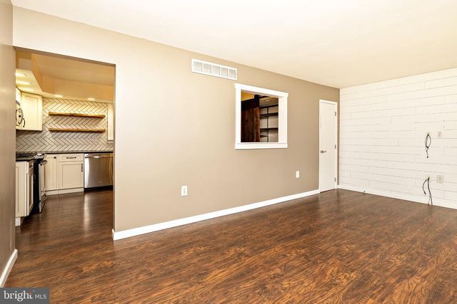 207 W ELM AVE, Berlin, NJ 08009