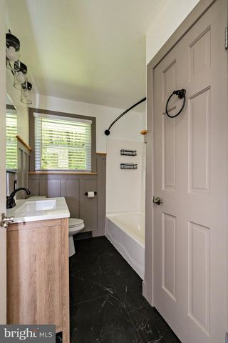207 W ELM AVE, Berlin, NJ 08009