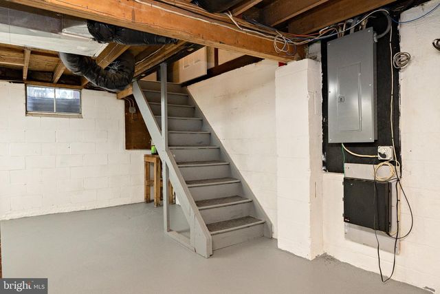 207 W ELM AVE, Berlin, NJ 08009