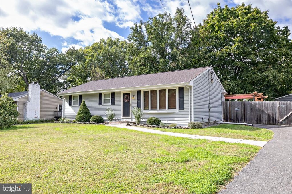 207 W ELM AVE, BERLIN, NJ 08009 — photo 2